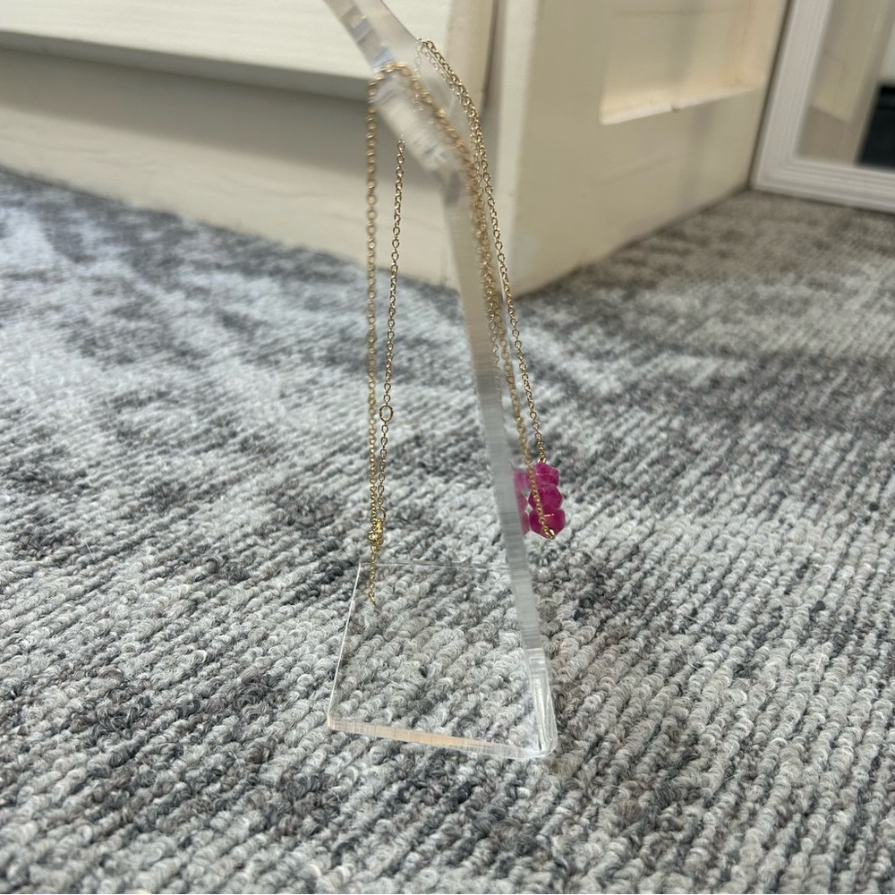 Elegant Rich Fuchsia Rock Trio Beaded Bar Dainty Gold Chain Necklace✨ - Picture 4 of 7